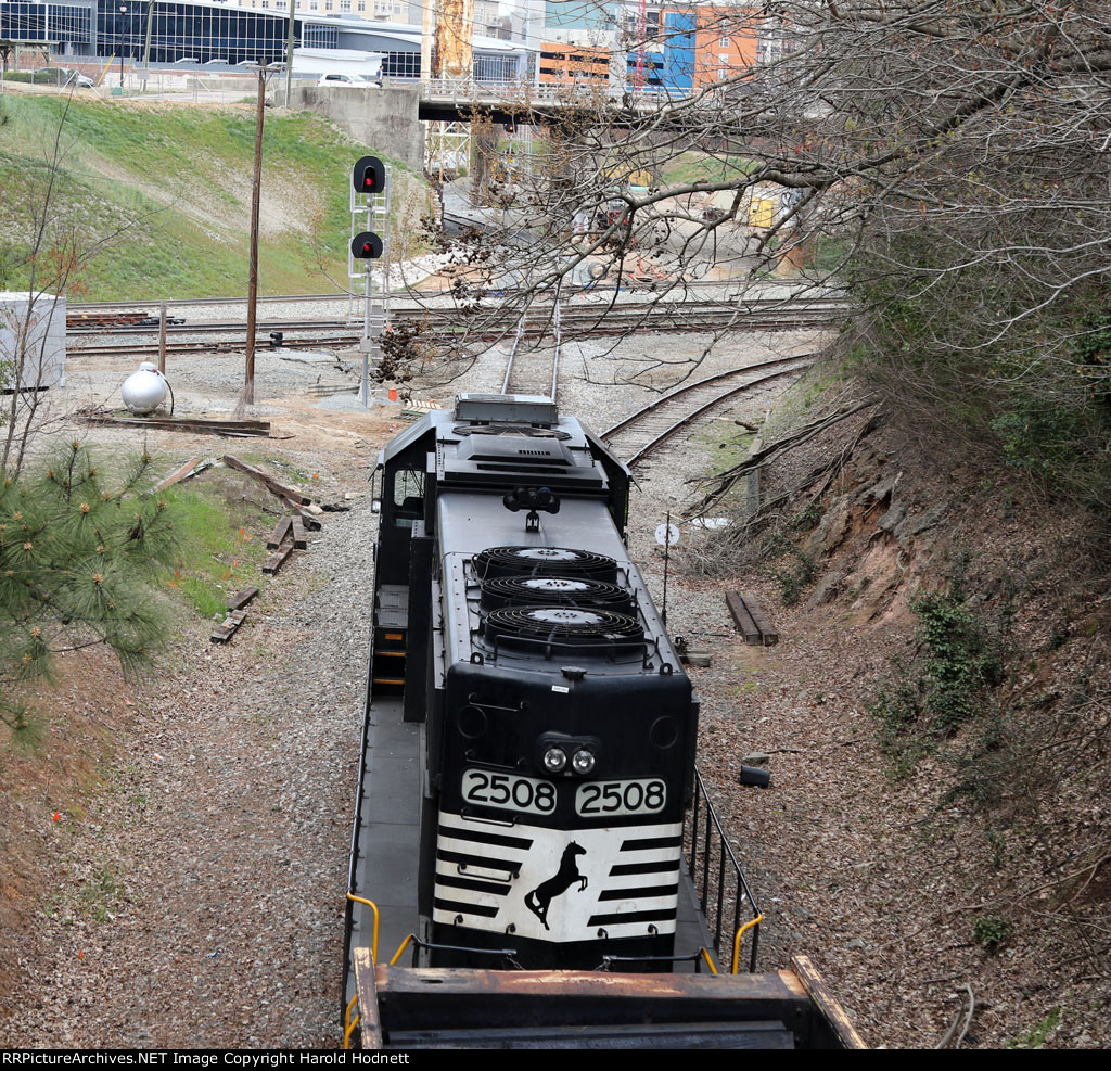 NS 2508 stops at the new signal at Boylan Junction